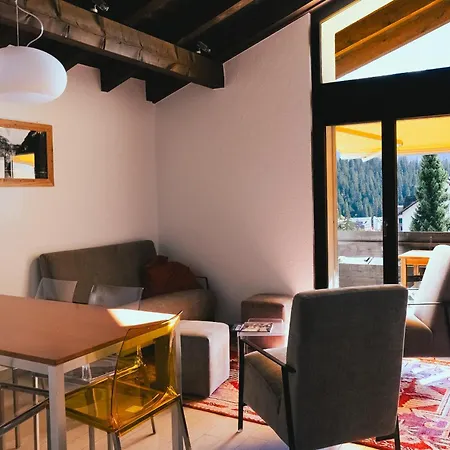 Casa Laret 6-12 아파트 *