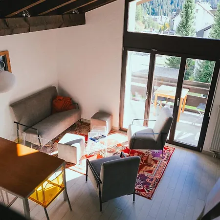 Casa Laret 6-12 아파트