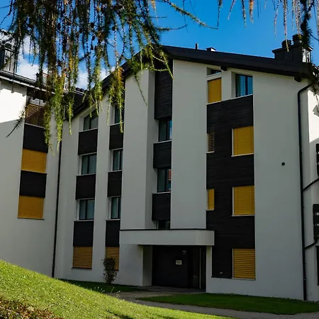 Casa Laret 6-12 شقة لاكس