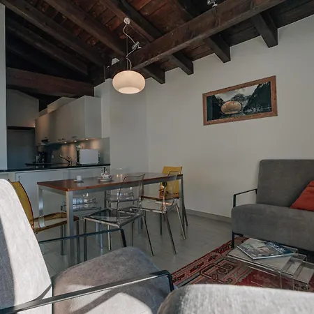 Casa Laret 6-12 لاكس