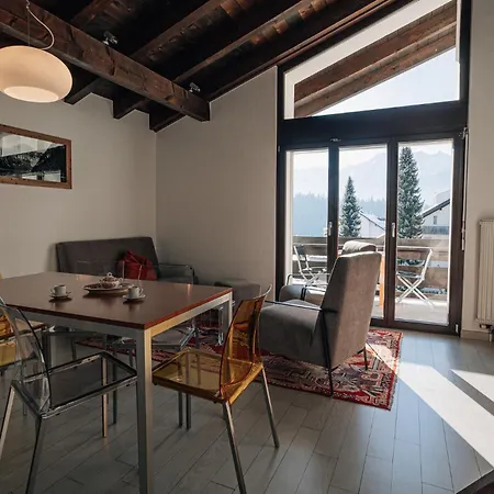 Casa Laret 6-12 شقة *