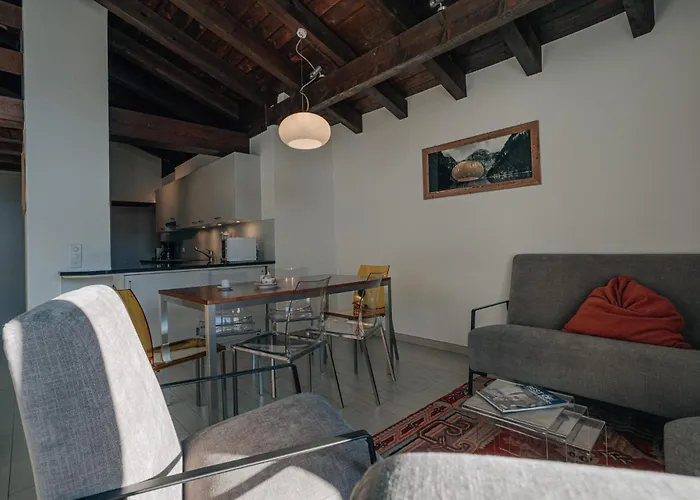 Casa Laret 6-12 لاكس