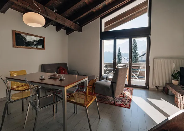 Casa Laret 6-12 شقة *